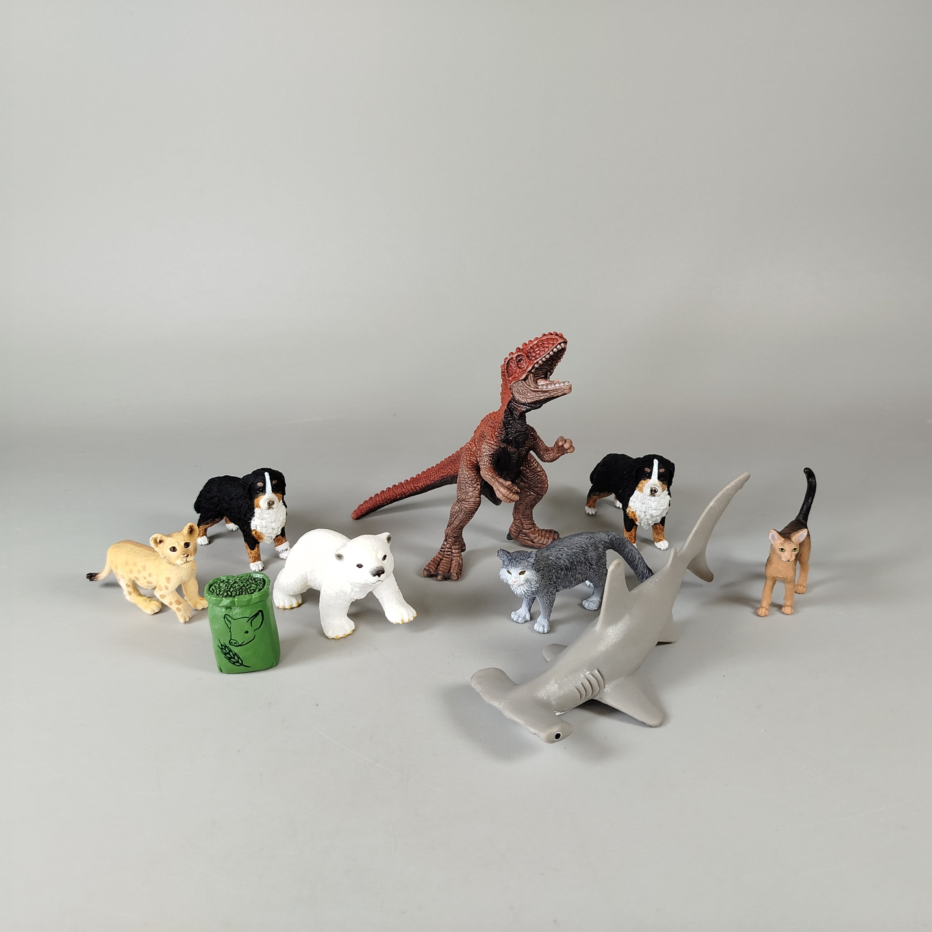 Schleich Tierfiguren Set von 9 – Dinosaurier & Bauernhoftiere, wie neu